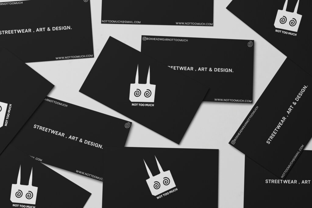 Cartes de visite NOT TOO MUCH avec logo Boxhead et mention Streetwear, Art & Design – identité visuelle par Noa Durez
